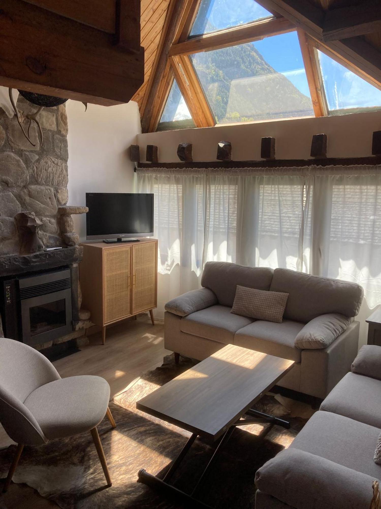 Precioso Atico Acogedor En Canfranc Extérieur photo